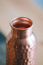 Load image into Gallery viewer, APEX OUTLET 100% Pure Copper water bottle Ayurvedic Water Copper Bottle - Leak-Proof water bottle hammered bottle Seal Cap, joint free copper bottle Christmas gift 32 Oz (Hammered)
